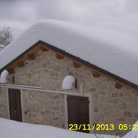 Country House Antiche Dimore Bed & Breakfast Abbateggio Exterior photo