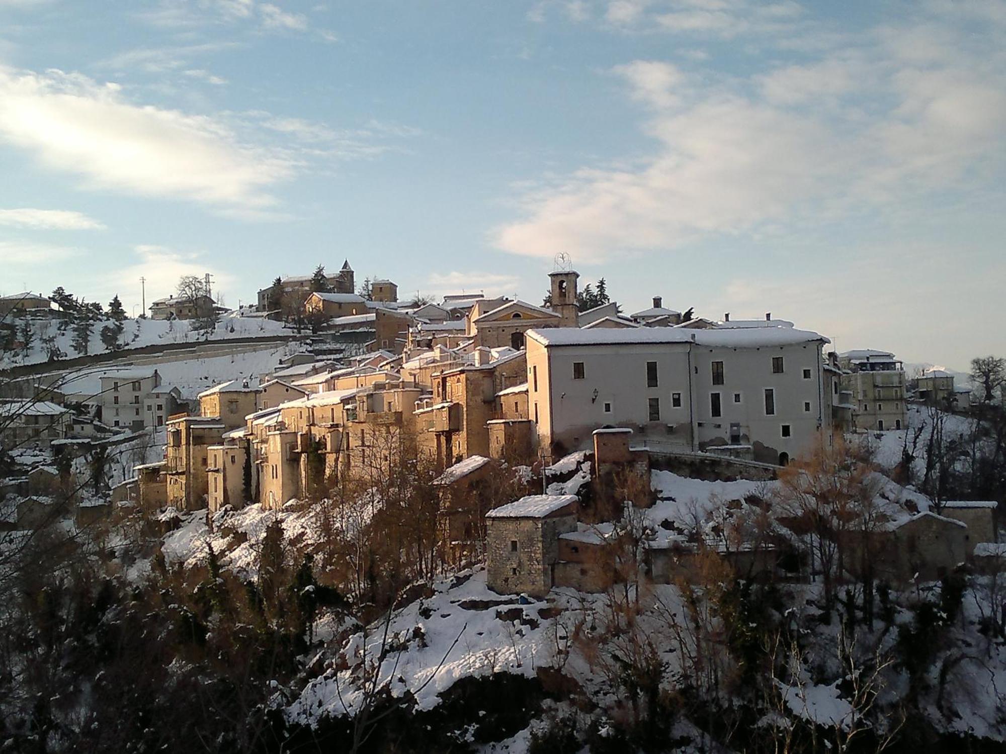 Country House Antiche Dimore Bed & Breakfast Abbateggio Exterior photo